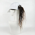 Flätad perukkeps – Snapback-keps med fastsydda dreadlockfläto