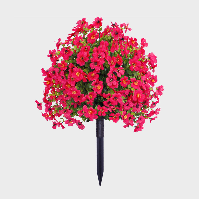 Blomsterdekoration med konstgjord eukalyptus och violer i jord