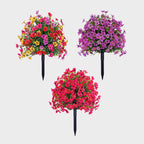Blomsterdekoration med konstgjord eukalyptus och violer i jord