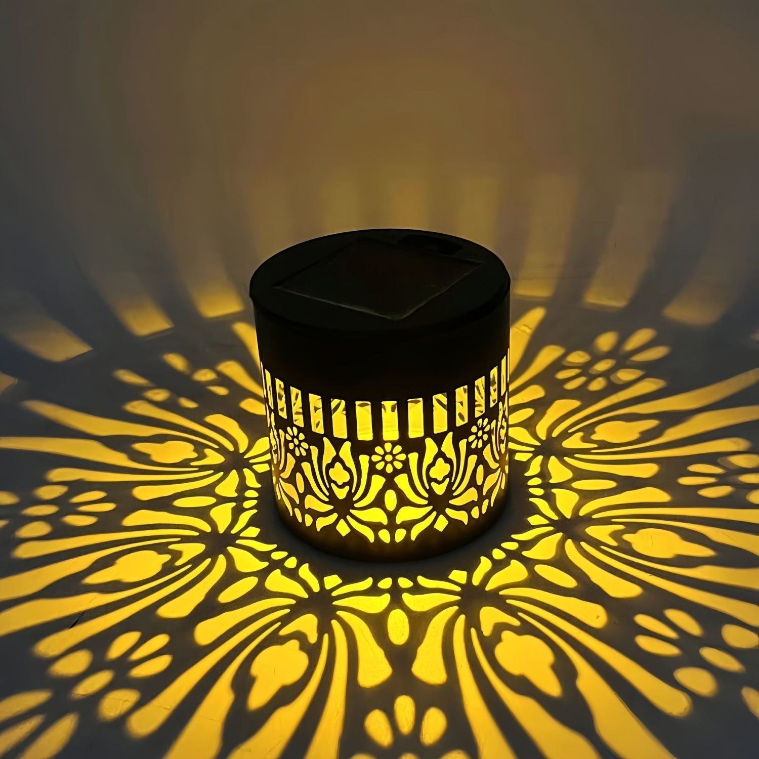 🌞 NU 50 % RABATT! 🌀 Mandala-sollampa – Vackra mönsterprojektioner, dubbel funktion för montering på golv och vägg, vattentät enligt IP65 samt automatisk på-/avstängning