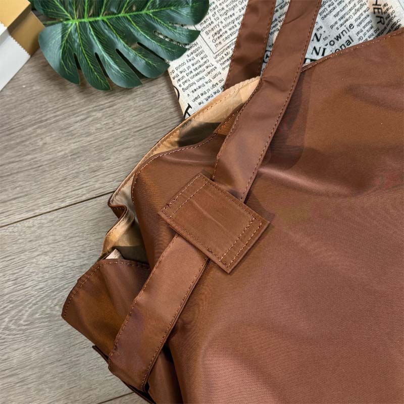 Res- och campingväska med stor kapacitet, som kan bäras över axeln eller som crossbody-väsk