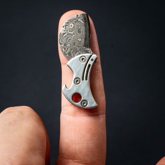Kompakt flasköppnare i titan i miniformat & EDC-kniv