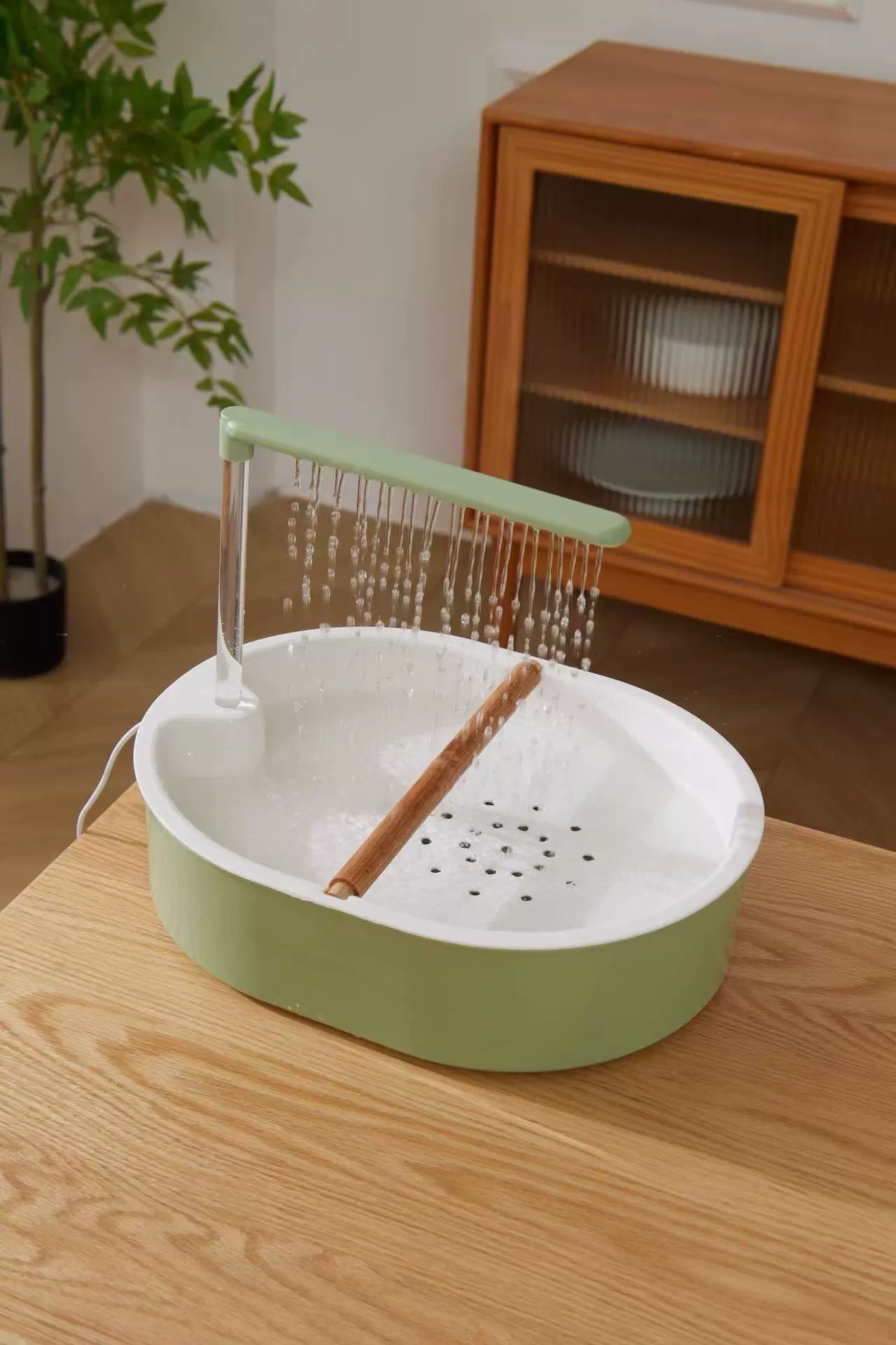 🟐 TIDSBEGRÄNSAD REA! 🚿 Elektriskt fågelbad med regndusch och sittpinne – säker, tyst pump för glada fåglar 🛀